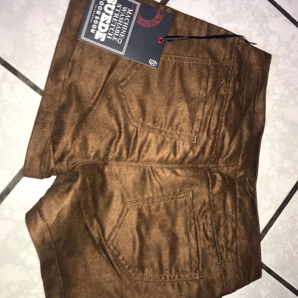 Shorts - Picture 6 of 7